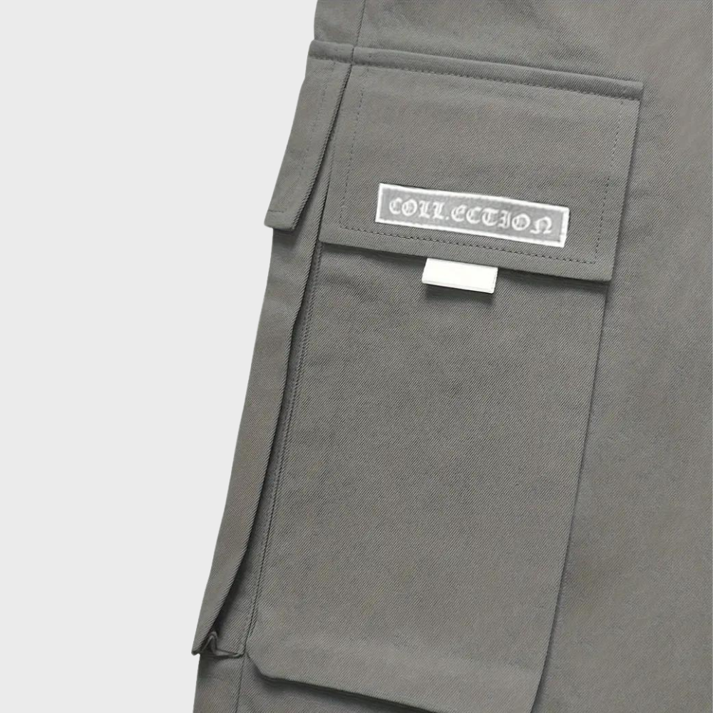 Versatile men's cargo pants with a slim leg