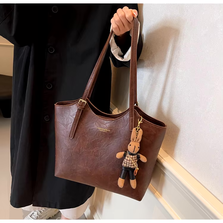 Red Shopping Bag | Vegan Leather | Elegant and Spacious