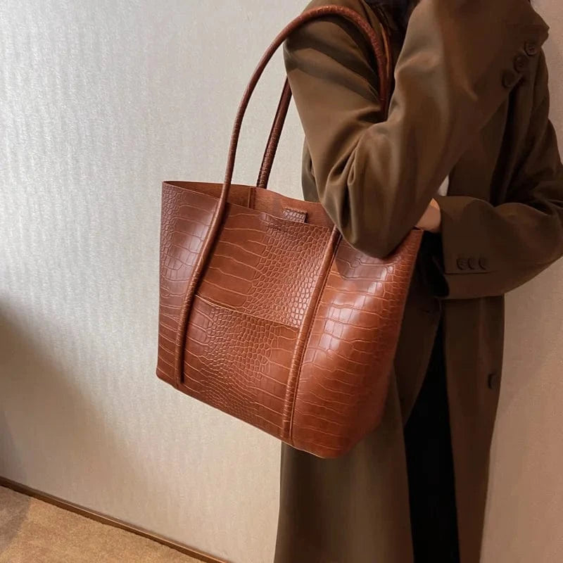 Classic Ladies Tote Bag for Daily Use