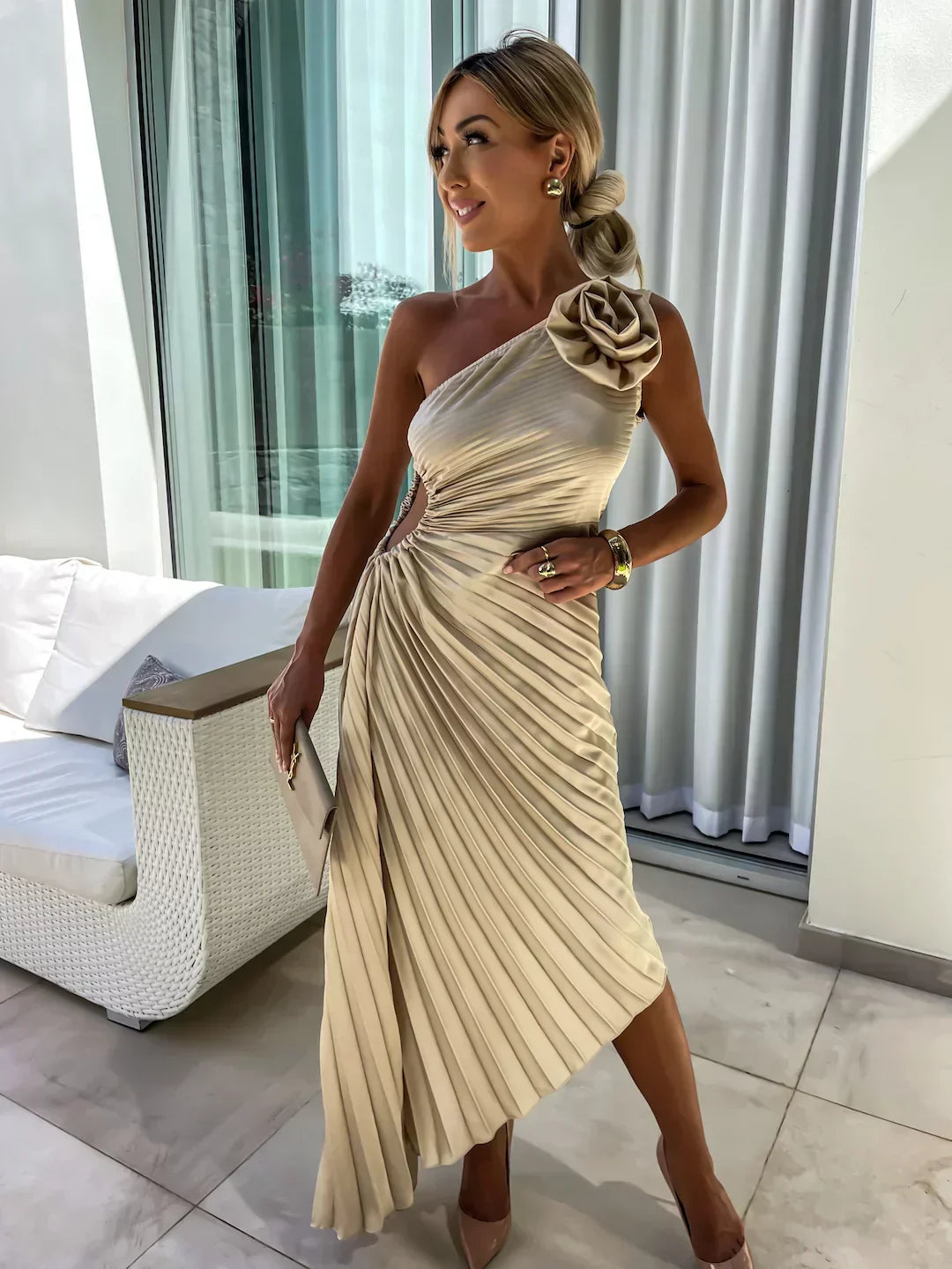 Chic Ruffled Cold Shoulder Dress