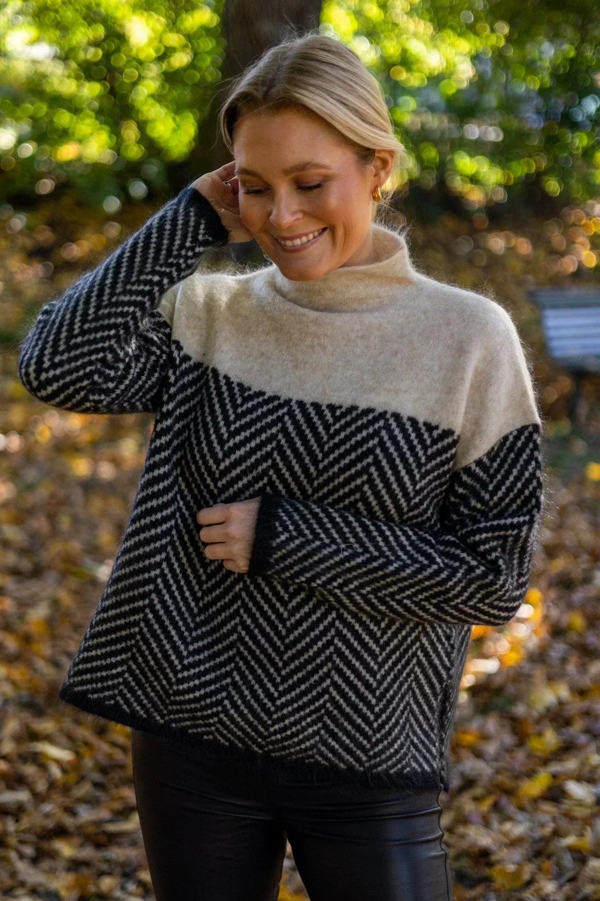 Gia - Luxurious turtleneck sweater