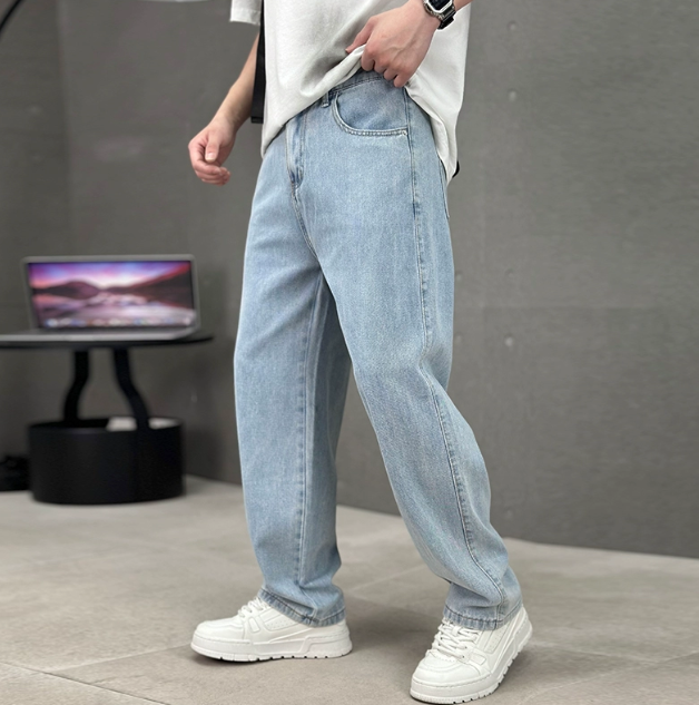 Men's Classic Fit Straight Jeans
