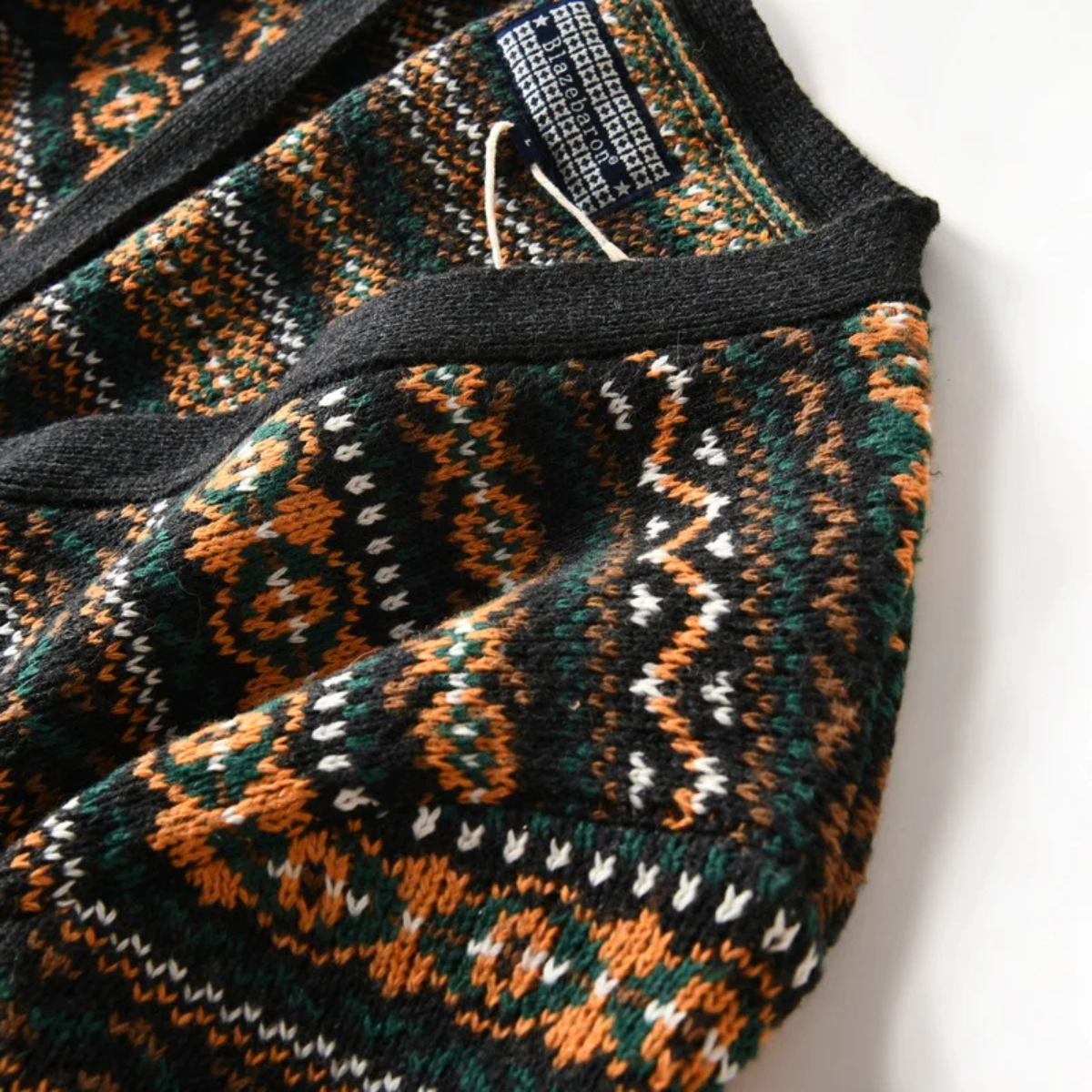 Men’s Patterned V Neck Knit Cardigan