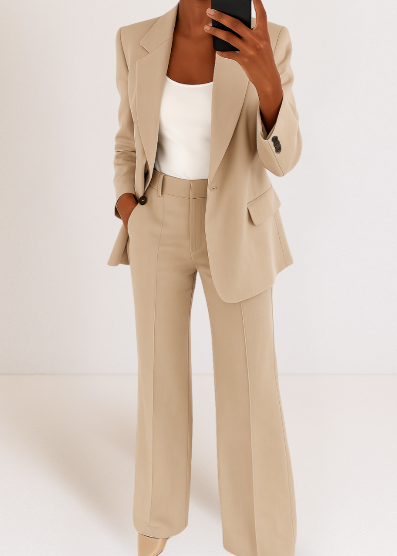 Sorelle – Sleek Two-Piece Women’s Pantsuit