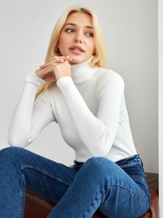 Warm Women's Fitted Crew Neck Sweater - BritishElegance