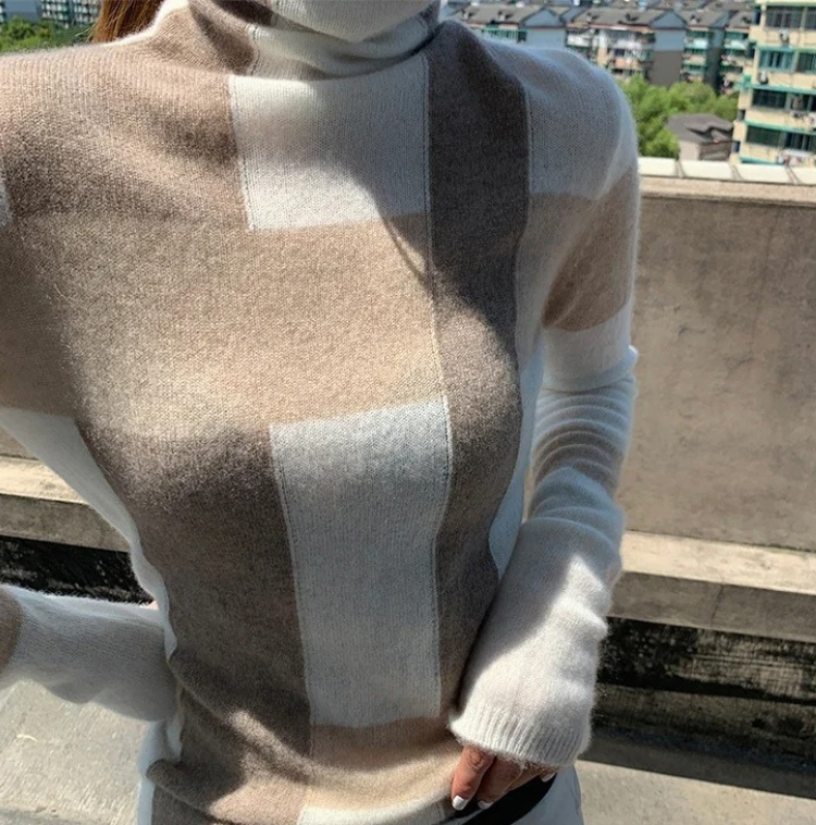 Women's Classic Fit Patterned Winter Knit Sweater