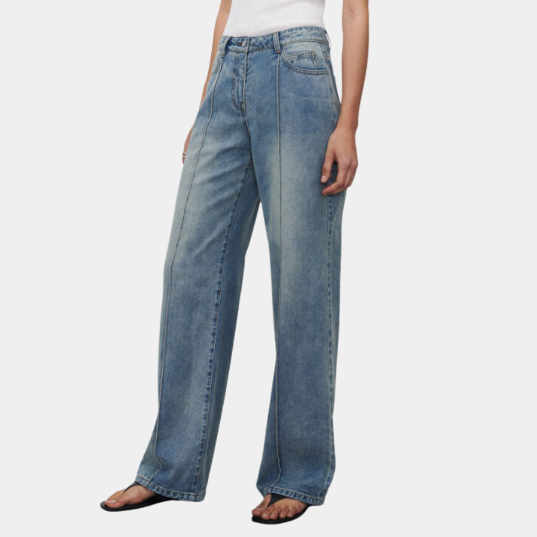 Classic Fit Women's Straight Jeans - BritishElegance