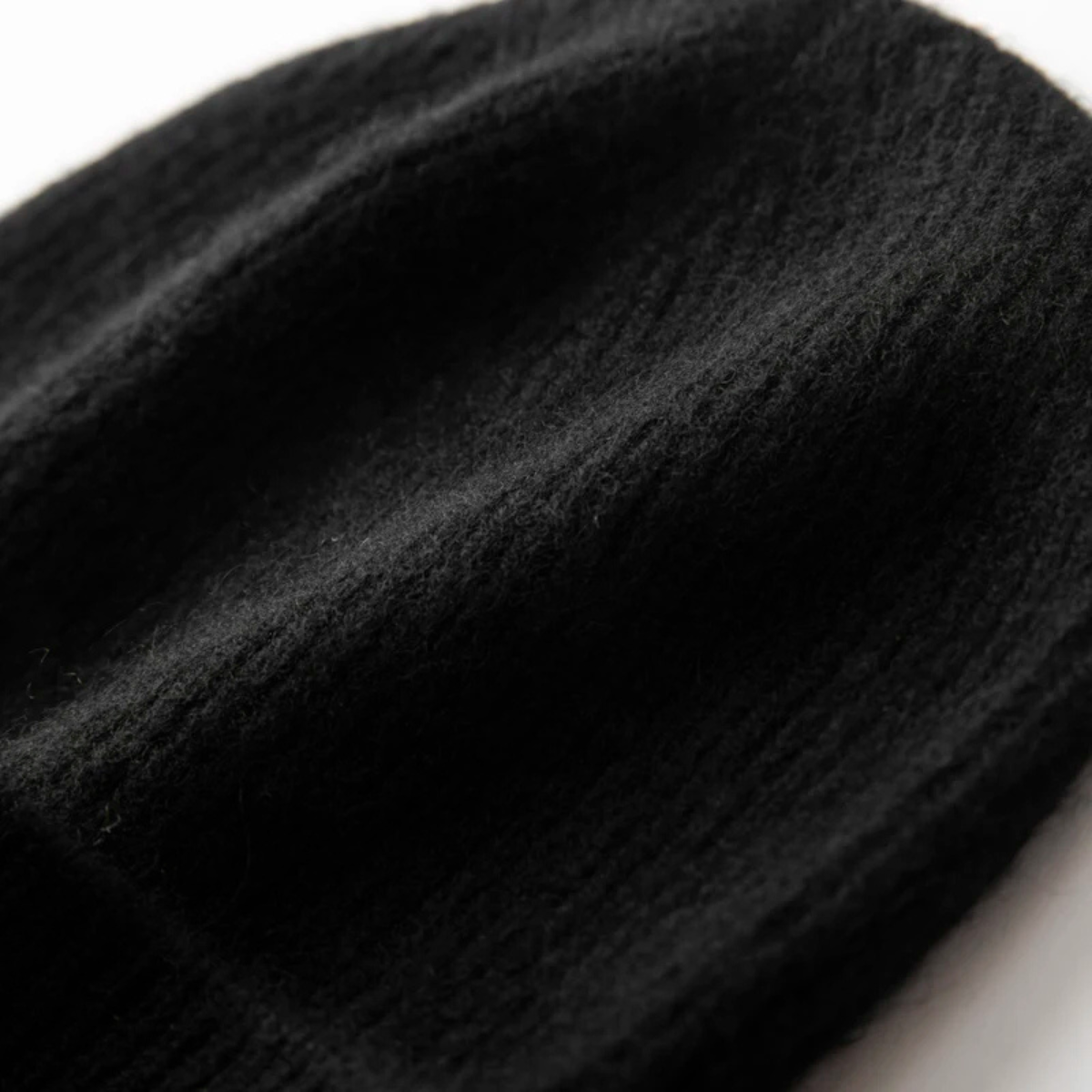 The Rockford Men's Soft Ribbed Knit Cashmere Beanie