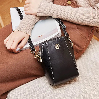 Lea | Elegant Leather Shoulder Bag – Chic, Compact & Effortlessly Refined