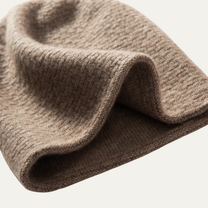 Men’s Minimalist Knit Beanie with Patch Detail