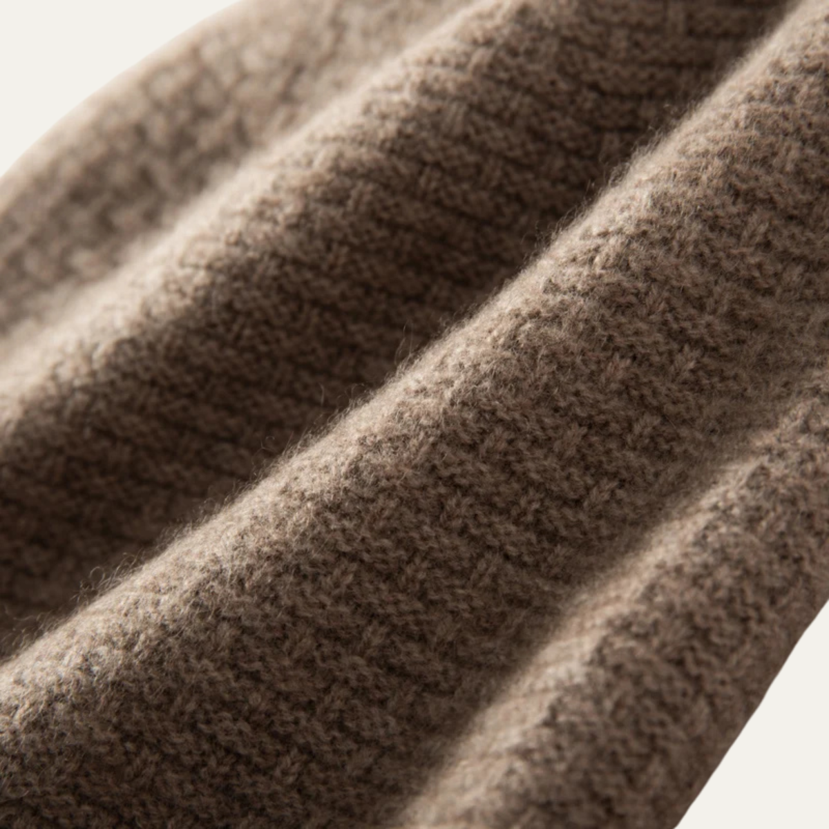 Men’s Minimalist Knit Beanie with Patch Detail