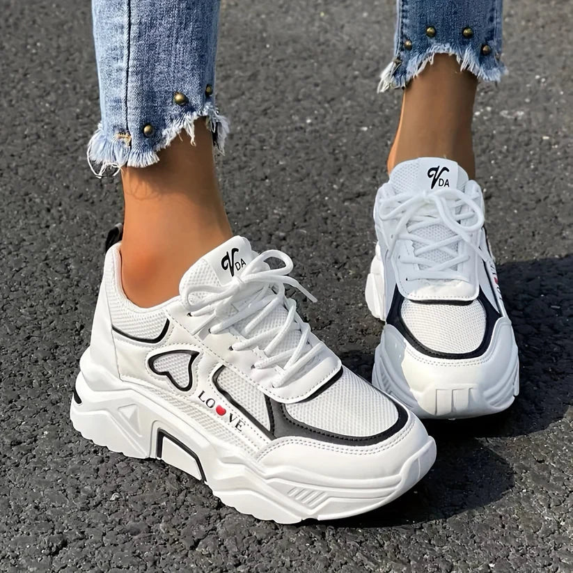 Fashionable Heart Design Comfortable Women's Sneakers