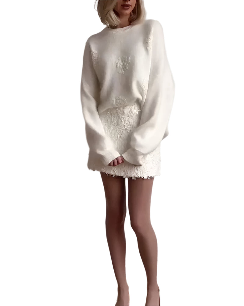FloraLuxe - Elegant long-sleeved sweater with floral pattern