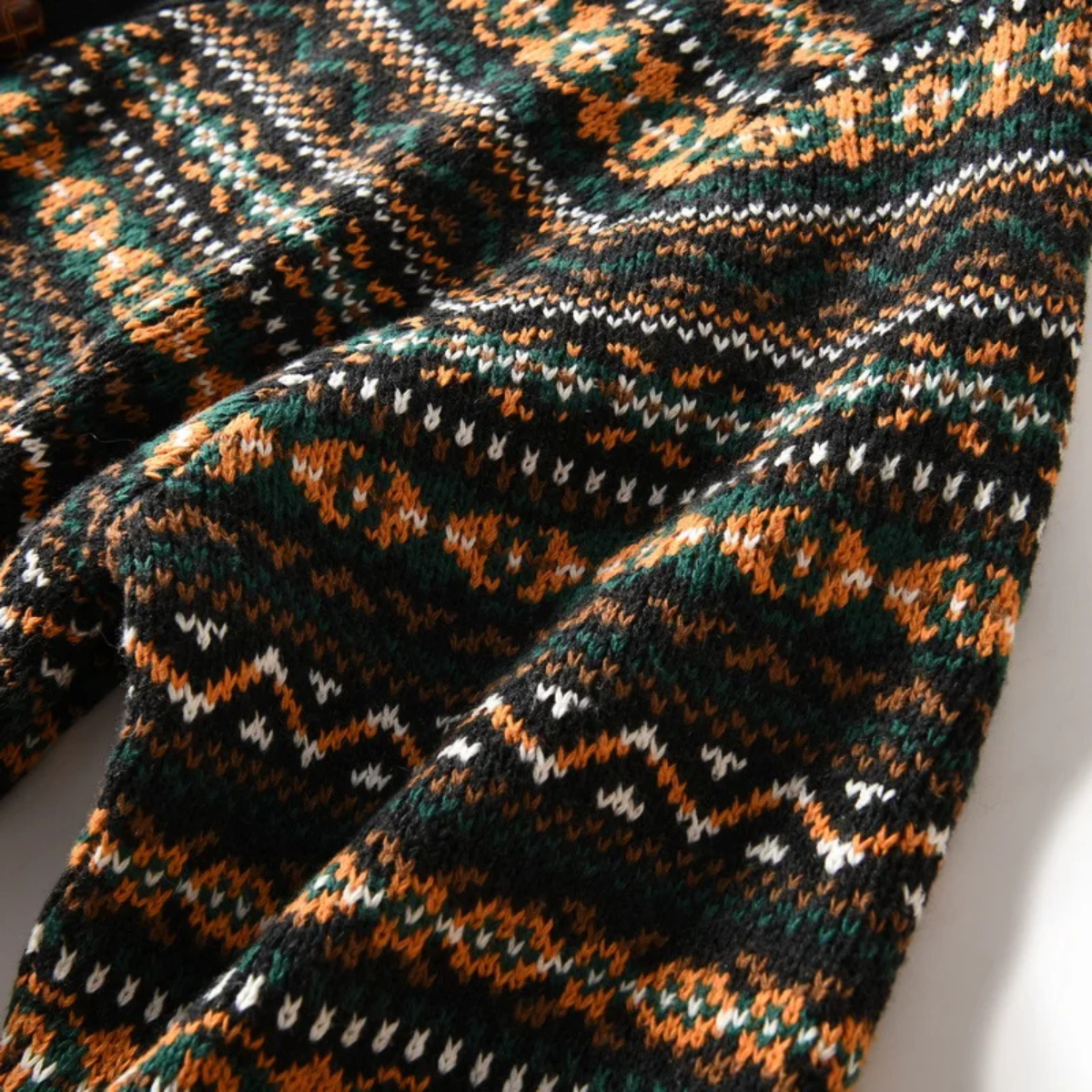 Men’s Patterned V Neck Knit Cardigan