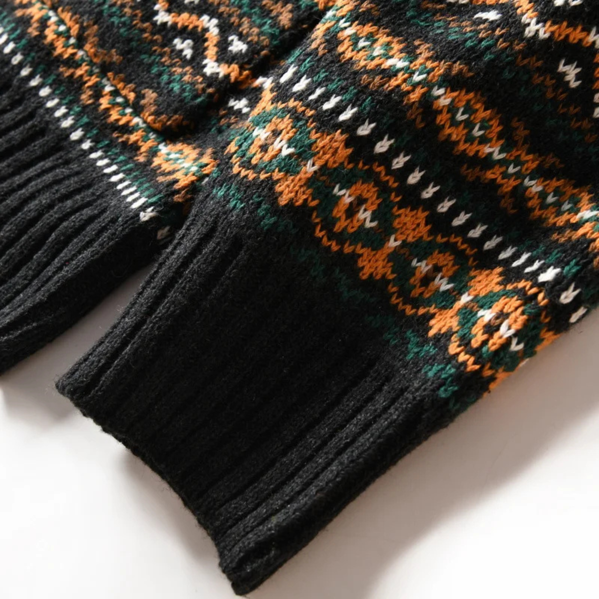 Men’s Patterned V Neck Knit Cardigan