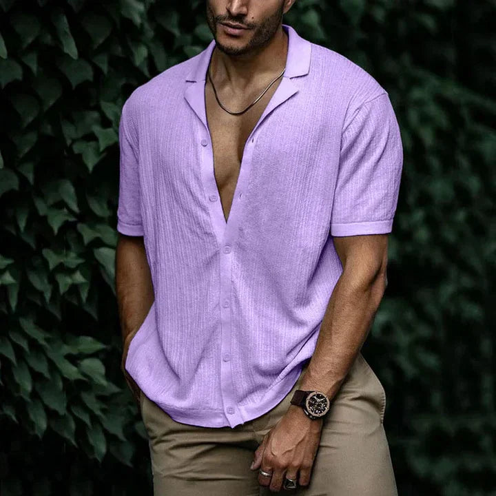 Summer comfort and stylish cut in a men's linen shirt