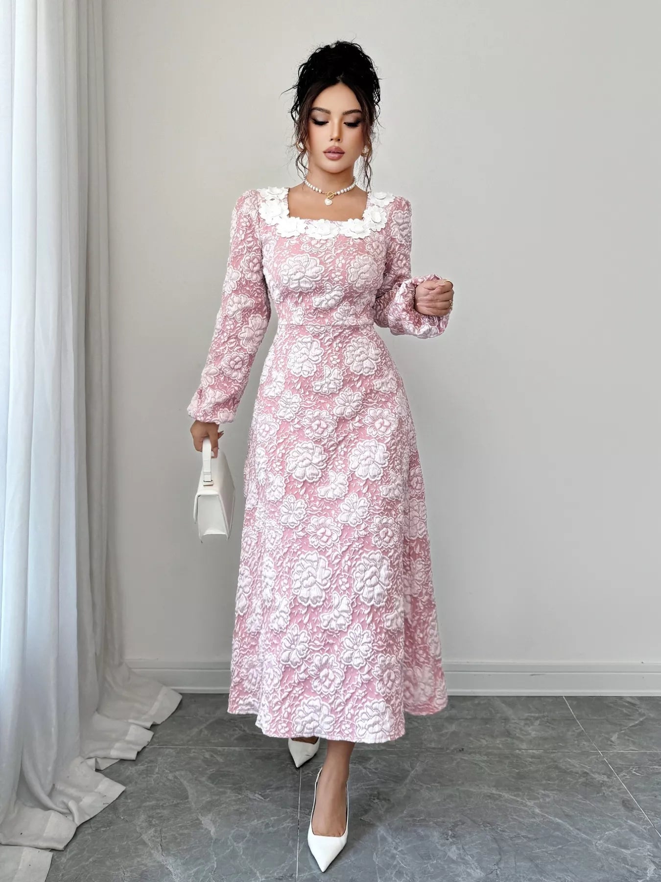 Pretty Embroidered Round Neck Mid Dress