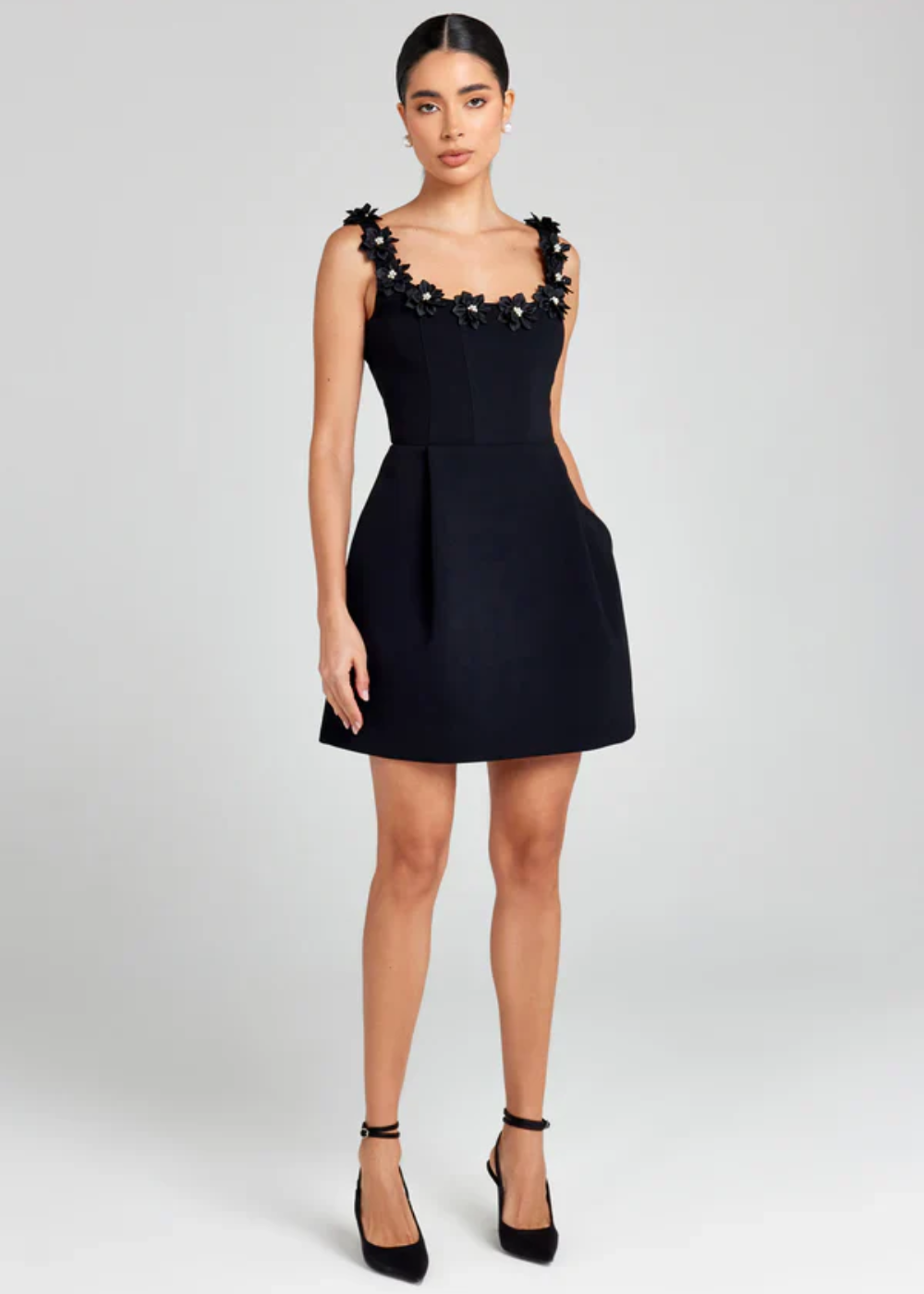Chic Petite Summer Dress with Flower Details - BritishElegance