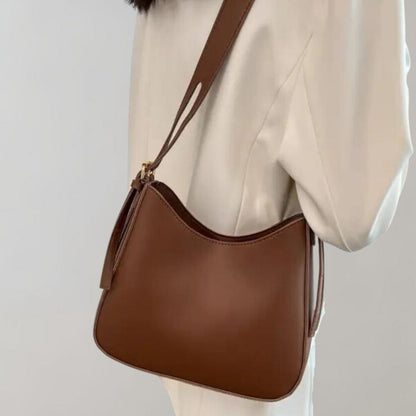 Minimalist women's crossbody bag: stylish & practical