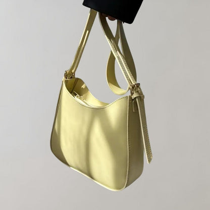 Minimalist women's crossbody bag: stylish & practical