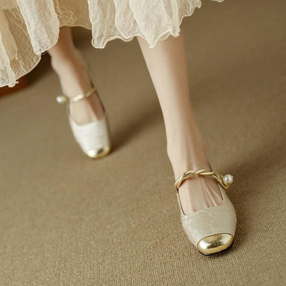 Naila Pumps