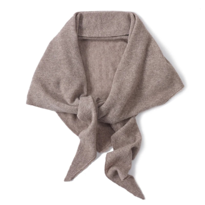 Elegant Triangle Scarf Women Made of 100% Wool - Warm and Stylish for Autumn and Winter