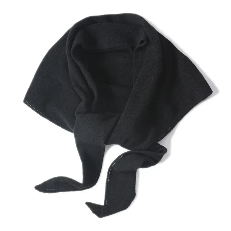 Elegant Triangle Scarf Women Made of 100% Wool - Warm and Stylish for Autumn and Winter