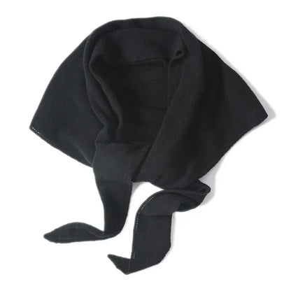 Elegant Triangle Scarf Women Made of 100% Wool - Warm and Stylish for Autumn and Winter