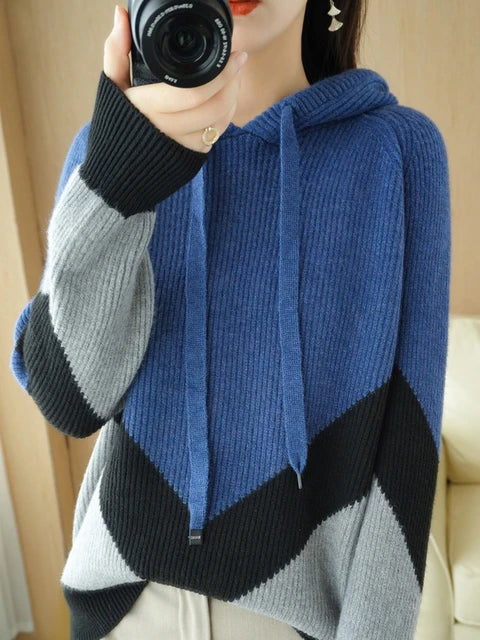 Cozy Women's Blue Crew Neck Cashmere Sweater