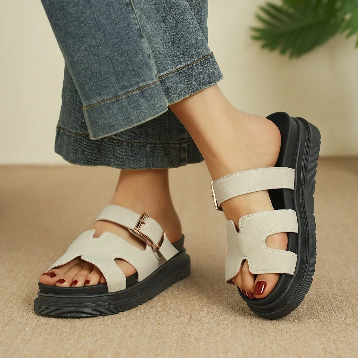 Women's Fashionable Buckle Sandals – Thick Sporty Beach Slides - BritishElegance