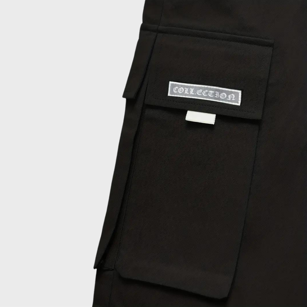 Versatile men's cargo pants with a slim leg