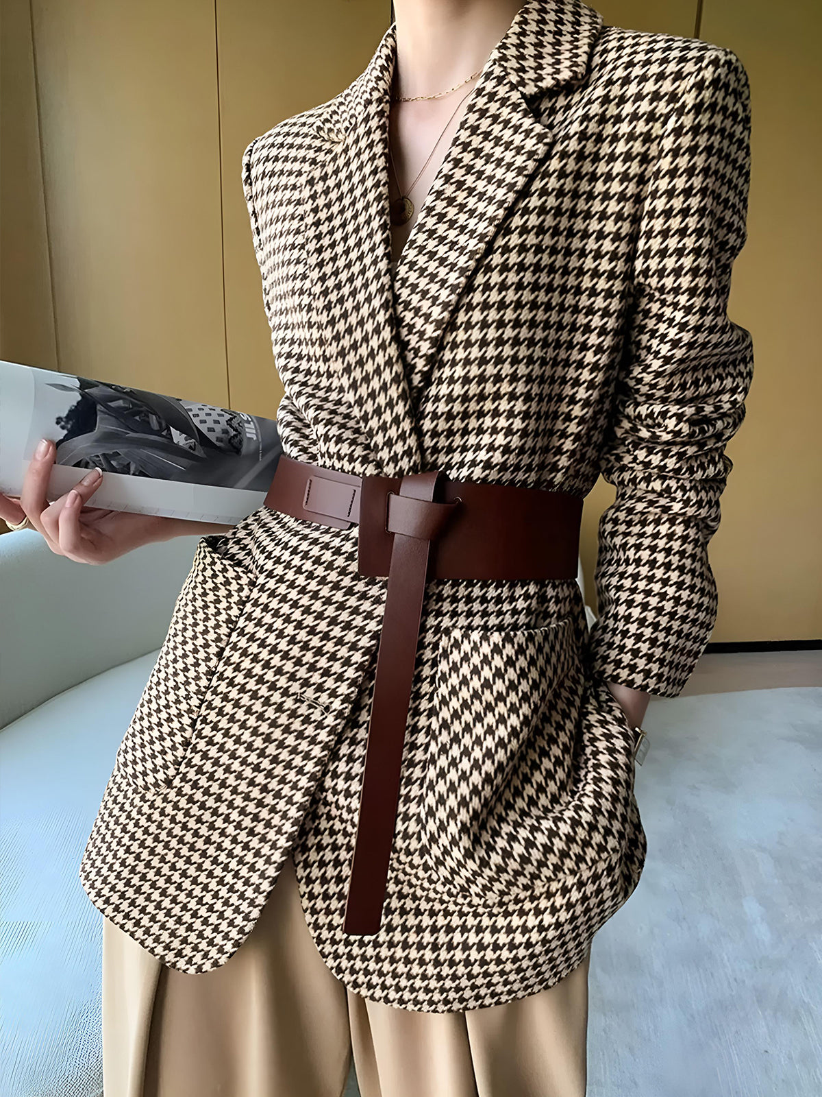 Della | Houndstooth Split Blazer With Belt