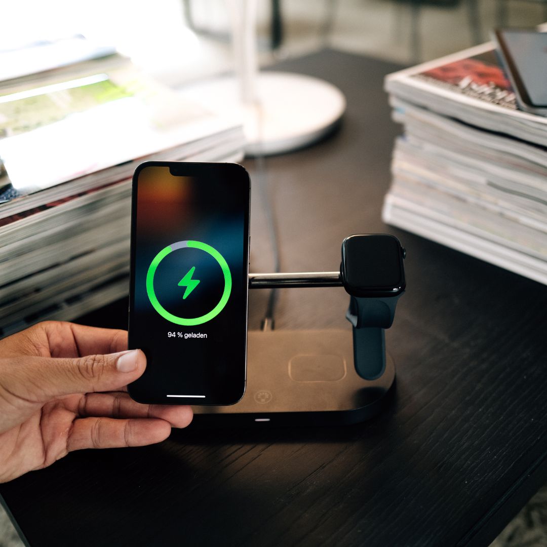 3-in-1 Wireless Charger for Smartphone, Smartwatch, and Earbuds – Fast Charging Station with Modern Design