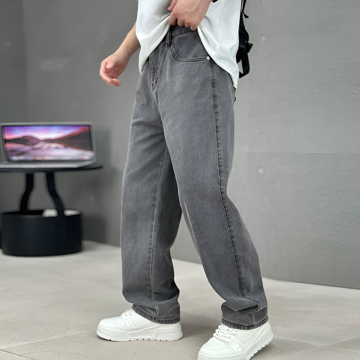 Classic Fit Straight Leg Men's Jeans