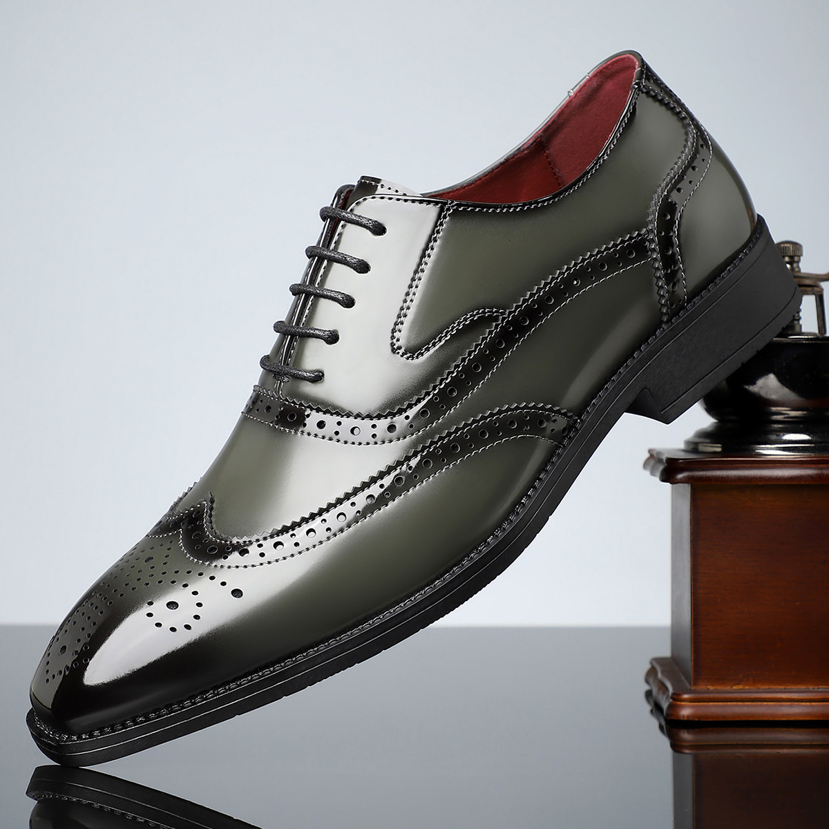 Men’s Patent Brogue Dress Shoes – Classic Wingtip Elegance for Formal Wear