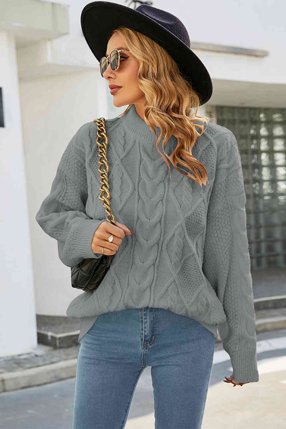 Morgane | Moderne loose-fitting cable sweater for women