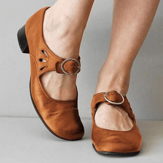 Chloe Leather Sandal: Unique Comfort