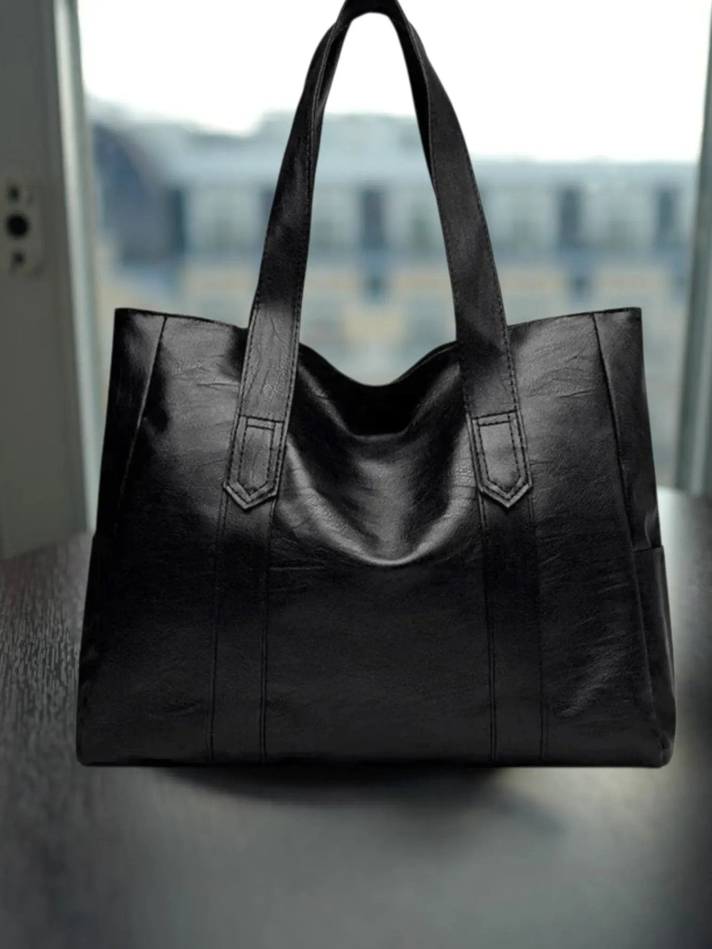 Nora | Minimalist Luxury Shoulder Bag in Soft Leather with Spacious Interior