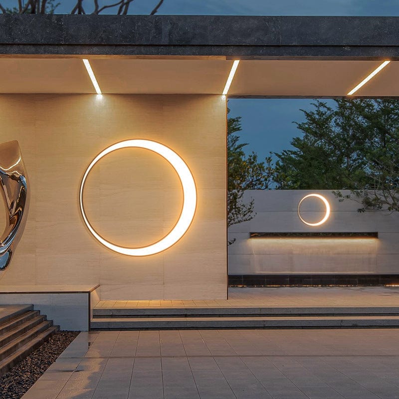 Bright Solar Powered Yard Lamp - BritishElegance
