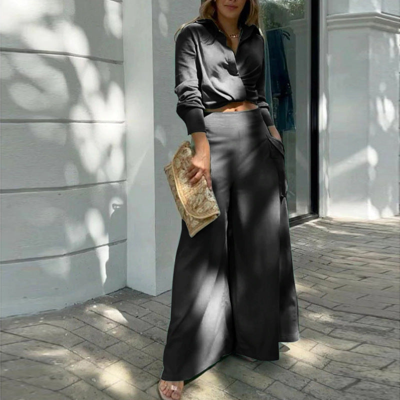 Chic 2-Piece Women's Suit with Fitted Top and Trousers