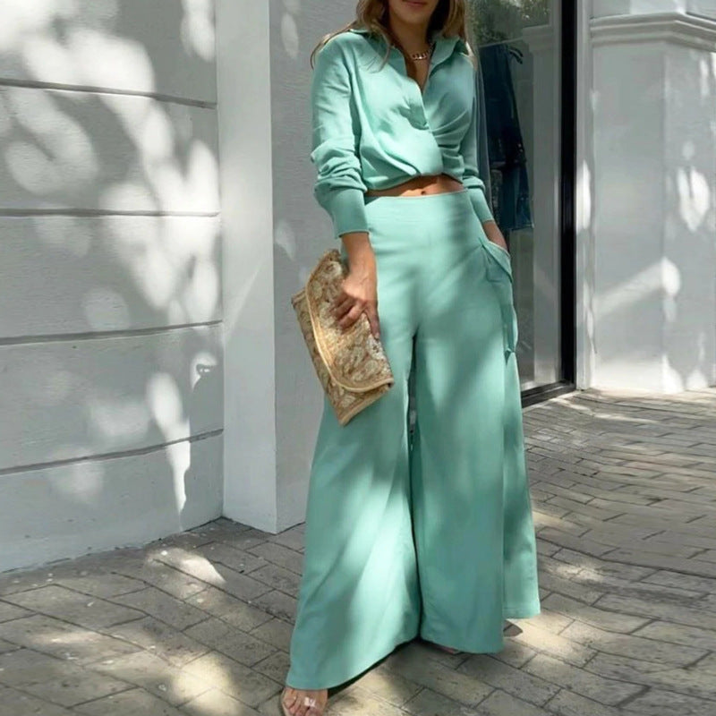 Chic 2-Piece Women's Suit with Fitted Top and Trousers