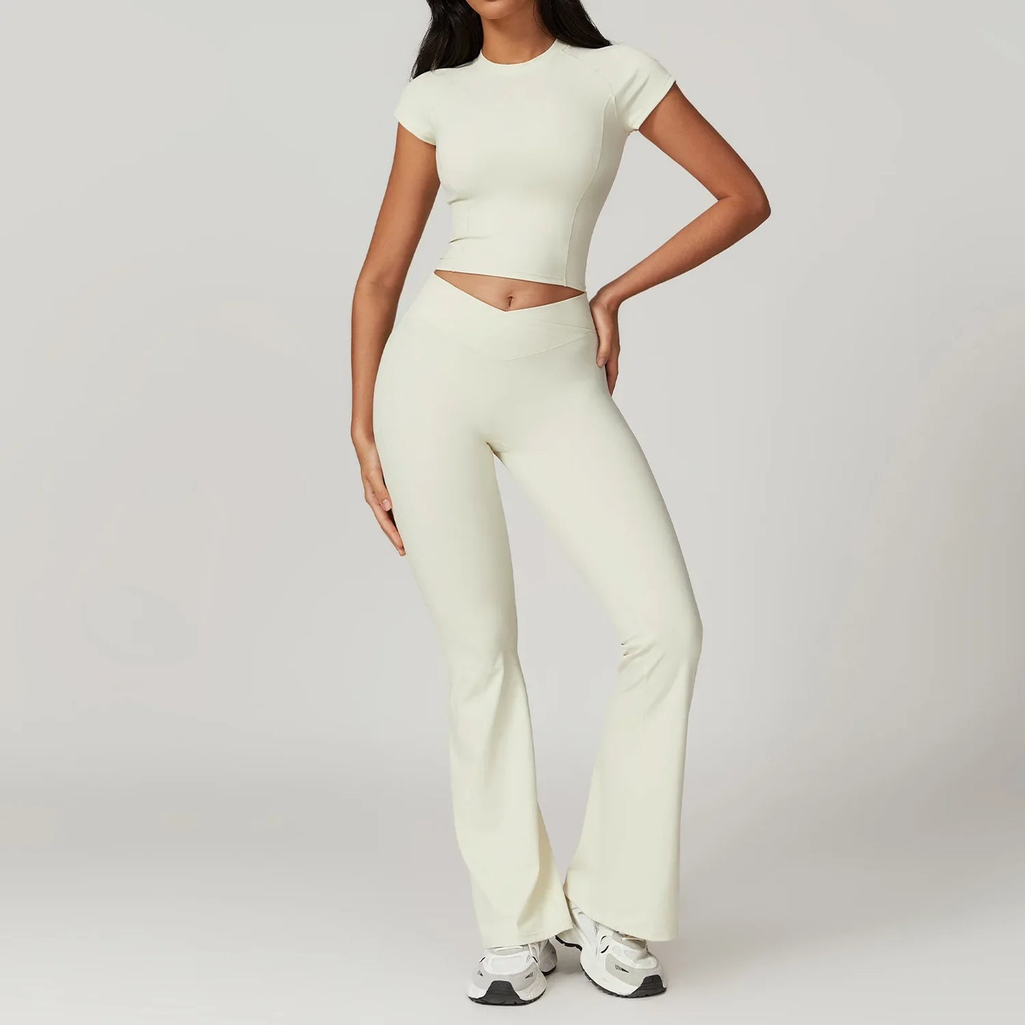 Comfortable 2-Piece Yoga Outfit – Sports Bra & Tight Pants