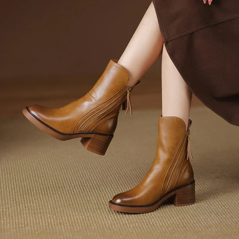 Ankle boots in leather by Grazia