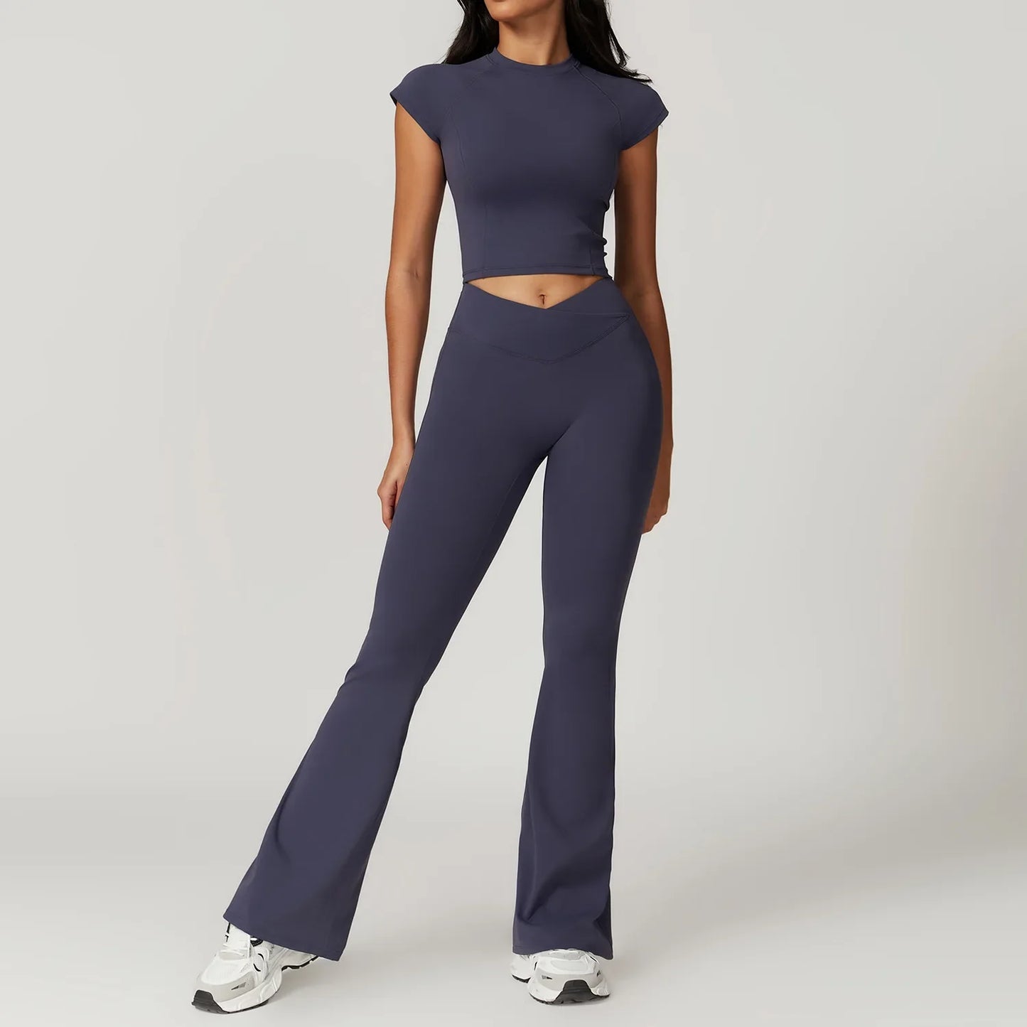 Comfortable 2-Piece Yoga Outfit – Sports Bra & Tight Pants