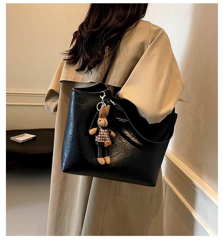 Red Shopping Bag | Vegan Leather | Elegant and Spacious