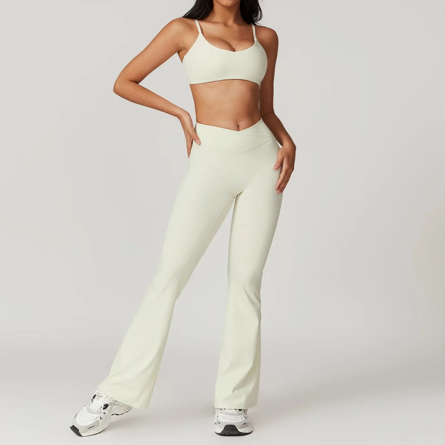 Comfortable 2-Piece Yoga Outfit – Sports Bra & Tight Pants
