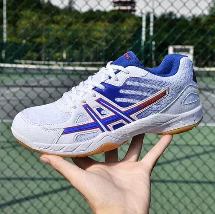 Lightweight and breathable dynamic sports shoes