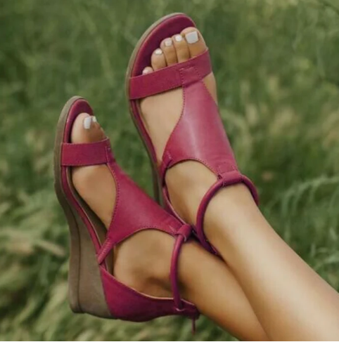 Evelyn Sandals: Lightweight and Comfortable