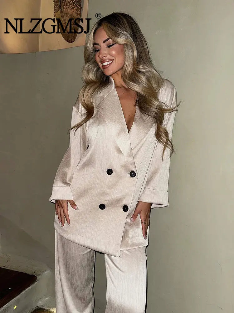 Classic 2-Piece Suit for Women - BritishElegance