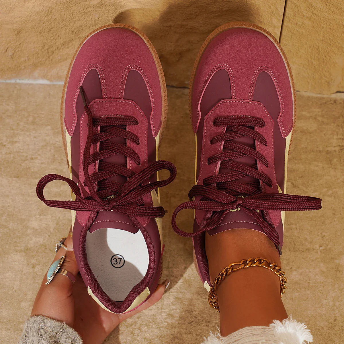 Vionni Sneakers